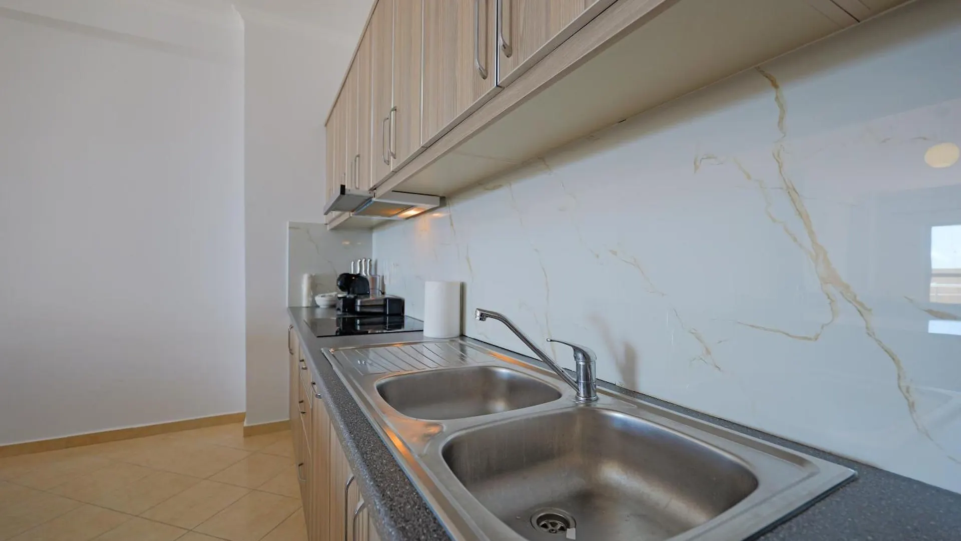 Unico Luxury Apartments Sarandë 0*,